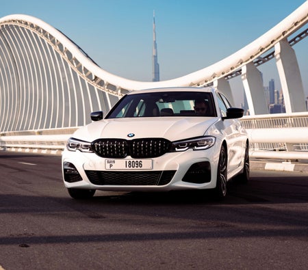 Alquilar BMW 330i 2020 en Dubai