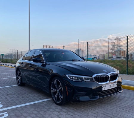 Miete BMW 330i 2021 in Dubai
