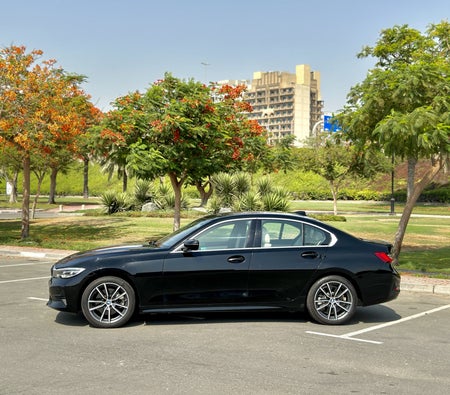 Location BMW 330i 2021 dans Sharjah