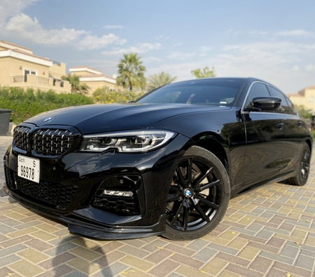 Alquilar BMW 330i 2020 en Dubai