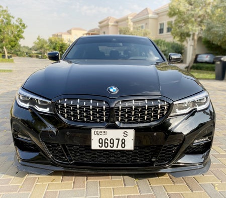 Miete BMW 330i 2020 in Dubai