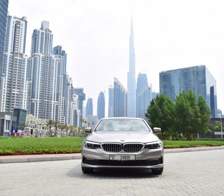 Alquilar BMW 520i 2020 en Dubai