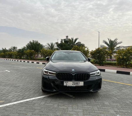 Huur BMW 520i 2023 in Dubai