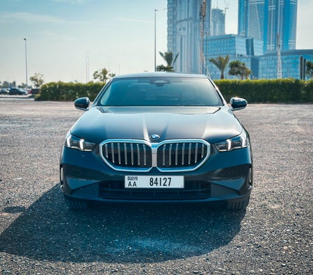 Huur BMW 520i 2024 in Dubai