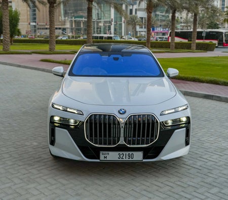 Kira BMW 735i 2023 içinde Dubai