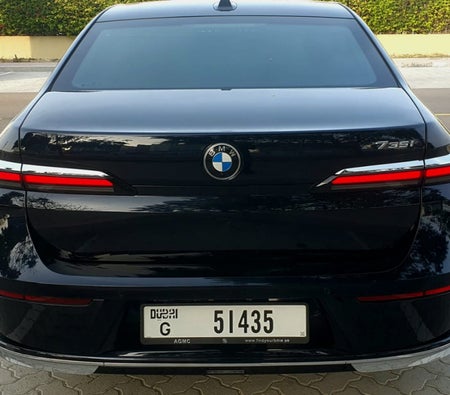 Huur BMW 735i 2023 in Dubai