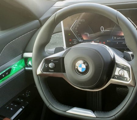 Huur BMW 735i 2023 in Dubai