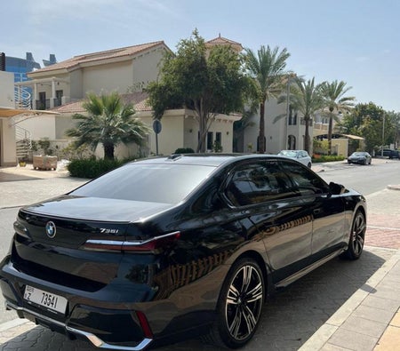 Affitto BMW 735i 2023 in Dubai