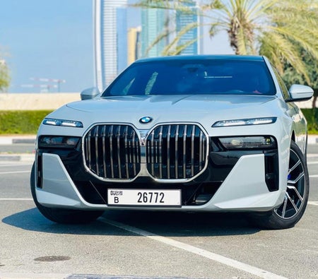 Location BMW 735i 2024 dans Dubai