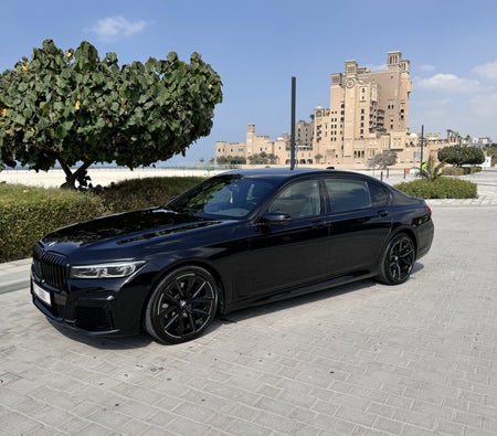 Kira BMW 740Li M Takımı 2021 içinde Dubai