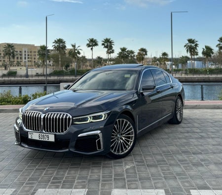 Alquilar BMW 740Li 2020 en Dubai
