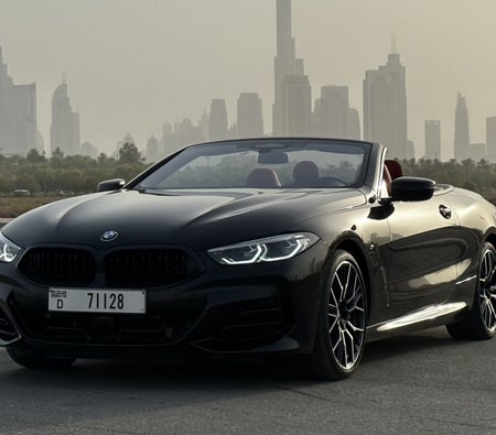 Affitto BMW 840i decappottabile 2023 in Dubai