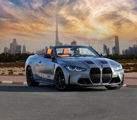 Alquilar BMW Descapotable de competición M4 2023 en Abu Dhabi