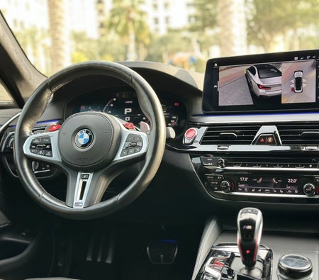 Miete BMW M5-Wettbewerb 2022 in Dubai