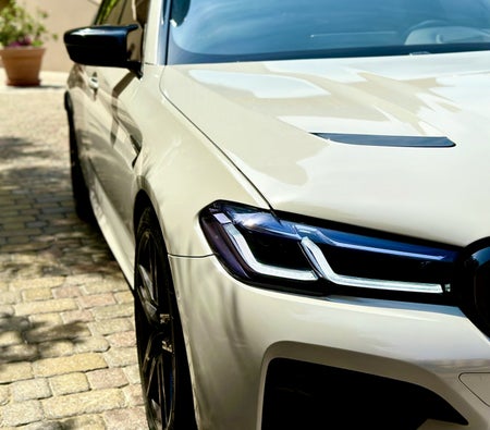 Kira BMW M5 Yarışması 2022 içinde Dubai