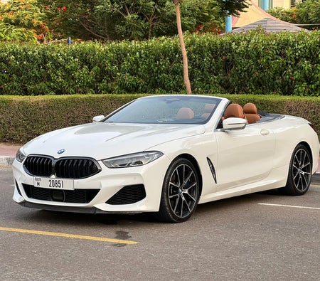 Affitto BMW M850i decappottabile 2021 in Dubai