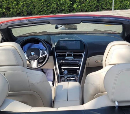 Location BMW M850i Cabriolet 2021 dans Dubai