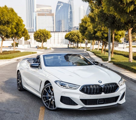 Location BMW M850i Cabriolet 2022 dans Dubai