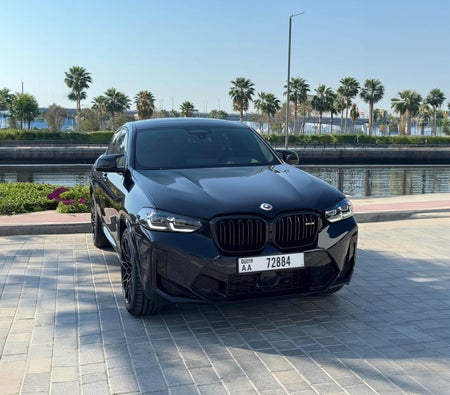 Kira BMW X4 M Yarışması 2022 içinde Dubai