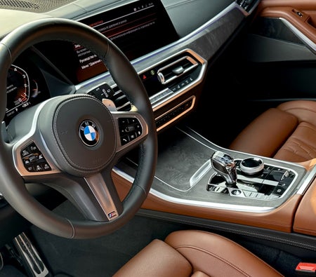 Miete BMW X5 M50i 2021 in Dubai