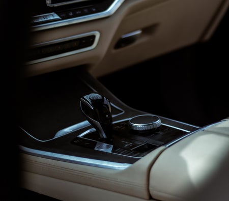 Alquilar BMW X5 2023 en Dubai
