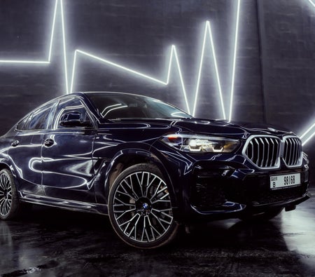 Alquilar BMW X6 M50i 2023 en Dubai
