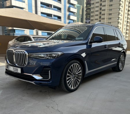 Miete BMW X7 2022 in Dubai