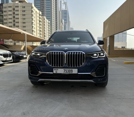 Miete BMW X7 2022 in Dubai