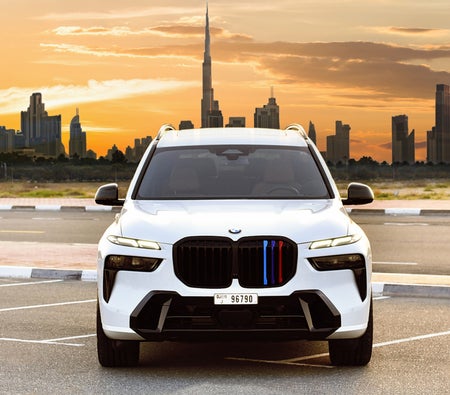 Location BMW X7 2023 dans Dubai