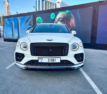 Location Bentley Bentayga édition noire 2021 dans Dubai