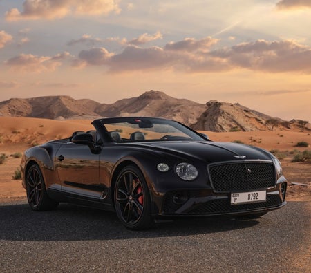 Kira Bentley Continental GT Cabrio 2021 içinde Dubai