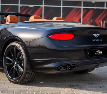Alquilar Bentley Continental GT Descapotable 2022 en Dubai