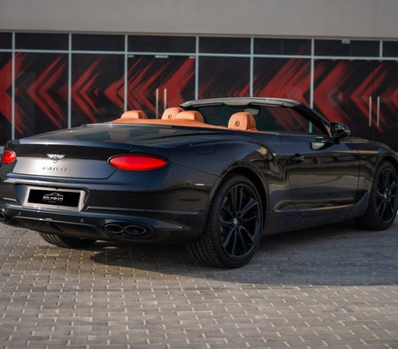 Alquilar Bentley Continental GT Descapotable 2022 en Dubai