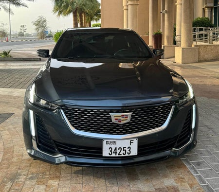 Alquilar Cadillac CT5 2021 en Dubai