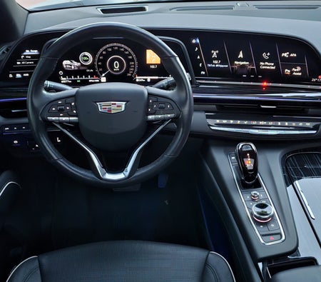 Alquilar Cadillac Escalade Platinum Sport 2021 en Dubai