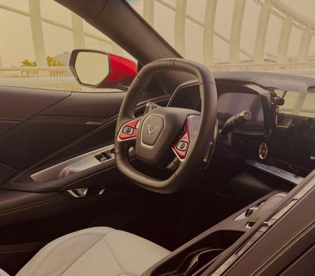 Affitto Chevrolet Corvette C8 Stingray decappottabile 2023 in Dubai