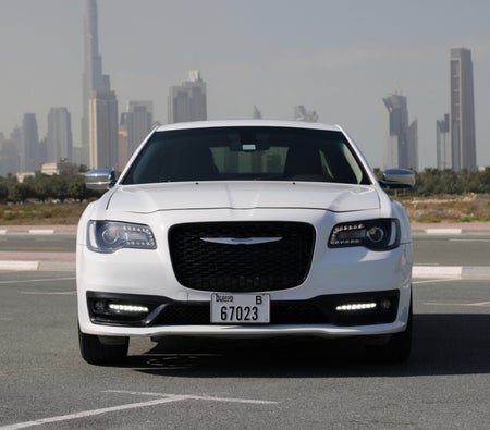 Miete Chrysler 300C 2020 in Dubai