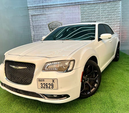 Location Chrysler 300C 2020 dans Dubai