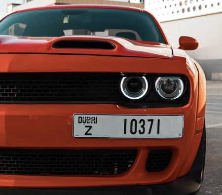Huur slimmigheidje Challenger RT V8 2021 in Dubai