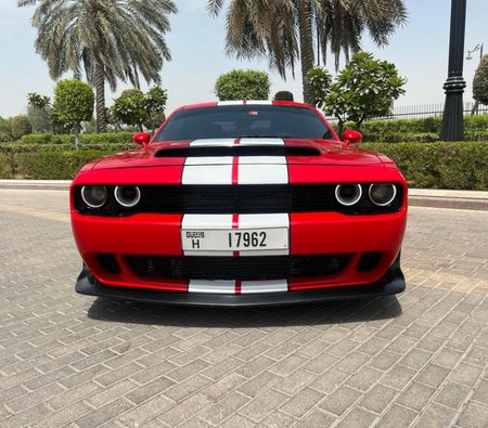 Location Esquive Challenger V8 2020 dans Dubai