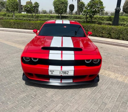 Huur slimmigheidje Challenger V8 2020 in Dubai