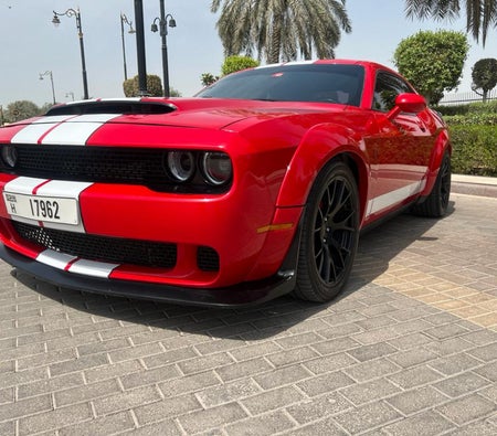 Huur slimmigheidje Challenger V8 2020 in Dubai