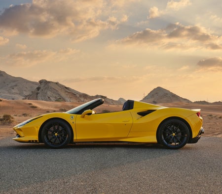 Alquilar Ferrari F8 Tributo Araña 2022 en Abu Dhabi