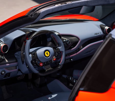 Alquilar Ferrari F8 Tributo Araña 2023 en Dubai