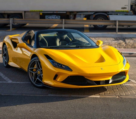 Alquilar Ferrari F8 Tributo Araña 2023 en Dubai