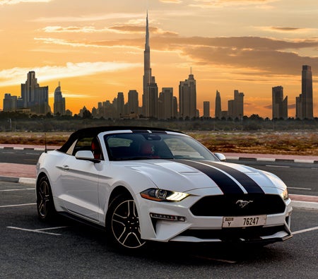 Kira Ford Mustang EcoBoost Dönüştürülebilir V4 2021 içinde Dubai