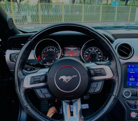 Location Gué Mustang GT Cabriolet V4 2021 dans Dubai