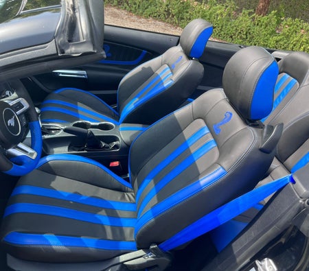 租 福特 野马 GT 套件可转换 V4 2020 在 阿布扎比
