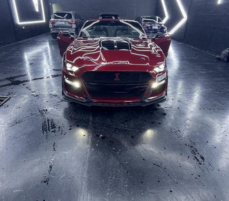 租 福特 野马谢尔比 GT500 套件可转换 V8 2022 在 迪拜