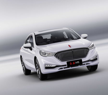 Affitto Hongqi H5 2019 in Moscato